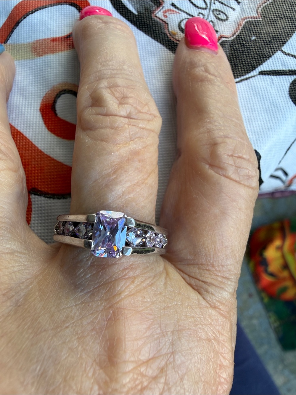 Women’s Purple Cubic Zirconia Ring Emerald cut faceted silver-tone size